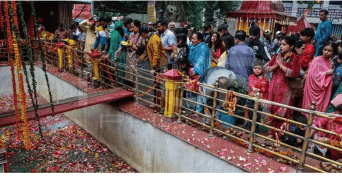 Kheer Bhawani Festival 2026 devotees offering prayers at the sacred spring of Mata Ragnya Devi Temple in Tulmulla, Kashmir